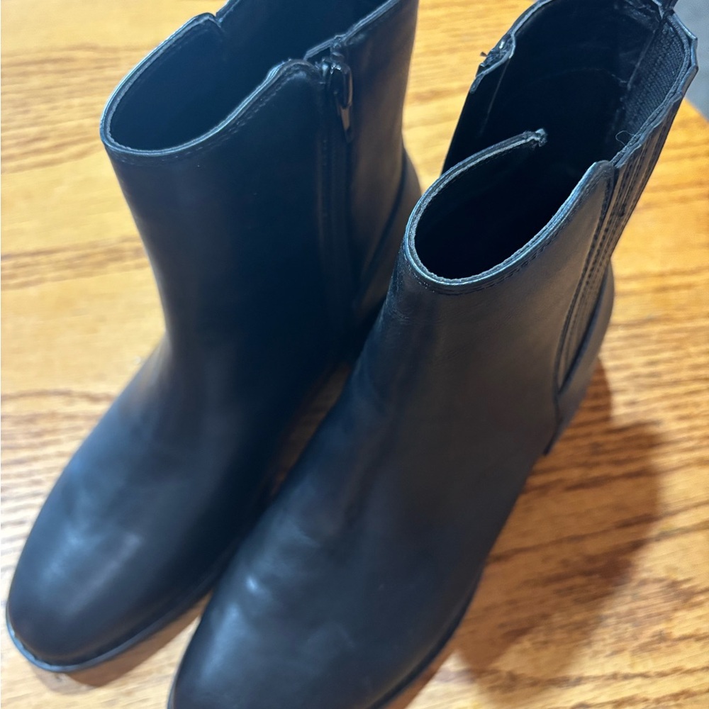 Dolce Vita Black Ankle Booties Sleek Modern Design